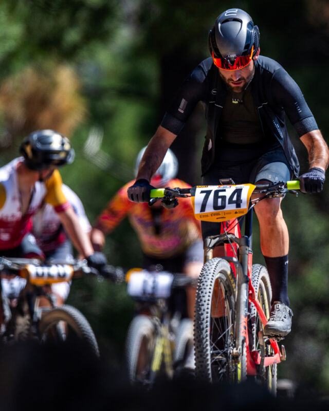 Siempre hay alguien que tira de la grupeta, si no sabes quien es es que eres tú 😜.
👇Etiqueta a ese amigo que no sabe ir a rueda 👇
#gigantedepiedra #gigantesmall #nopainnogain #mtb #xcm #mountainbiking #btt #gravel #ucixcm #ucixcm20245 #ucixcmseries #eldeporteviveaquí